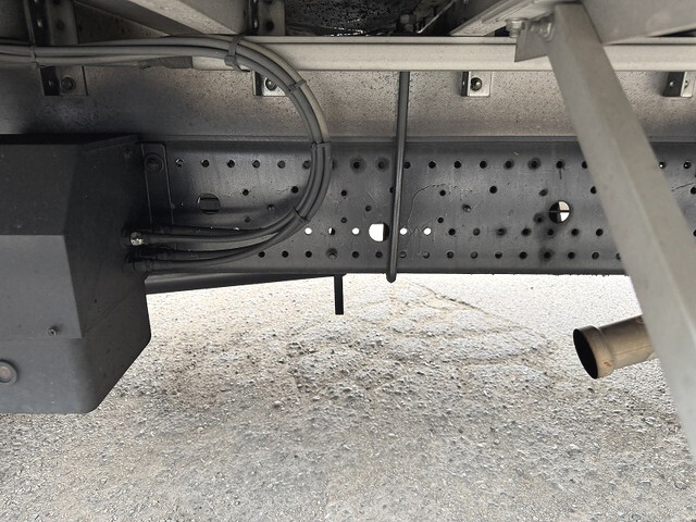 いすゞフォワードアルミウイング増トン（6t・8t）[写真27]