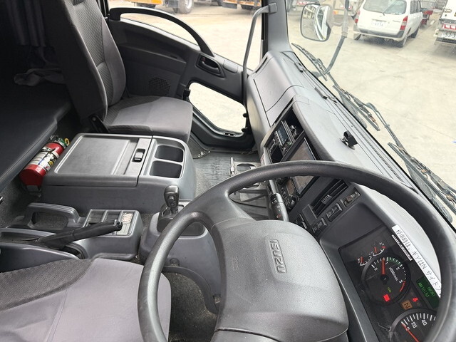 いすゞフォワードアルミウイング増トン（6t・8t）[写真32]