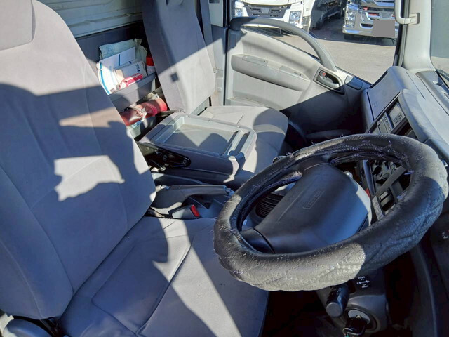 いすゞエルフ冷凍車（冷蔵車）小型（2t・3t）[写真23]