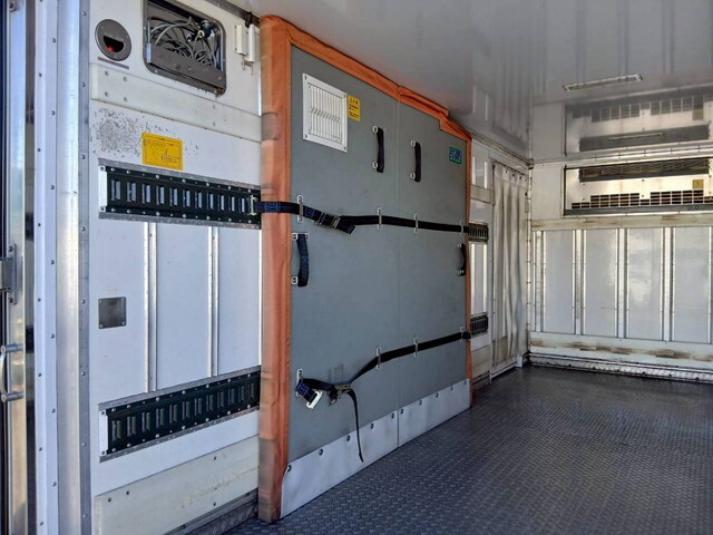 いすゞエルフ冷凍車（冷蔵車）小型（2t・3t）[写真25]