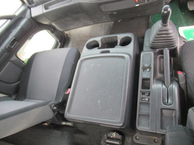 日野レンジャーコンテナ専用車増トン（6t・8t）[写真31]