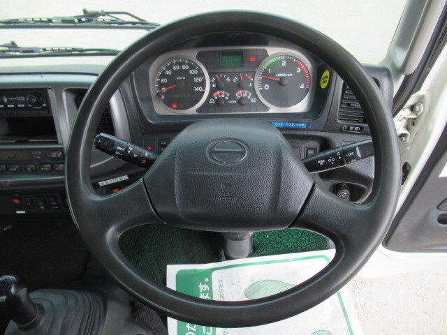 日野レンジャーコンテナ専用車増トン（6t・8t）[写真32]