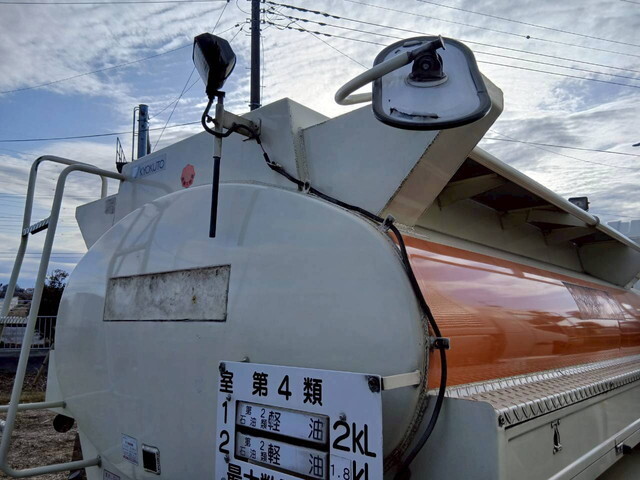 いすゞフォワードタンク車（タンクローリー）中型（4t）[写真11]