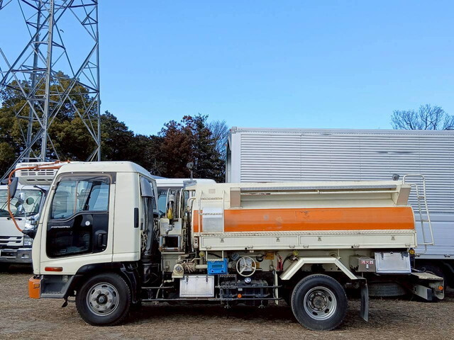 いすゞフォワードタンク車（タンクローリー）中型（4t）[写真15]