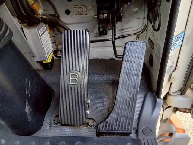 いすゞフォワードタンク車（タンクローリー）中型（4t）[写真21]