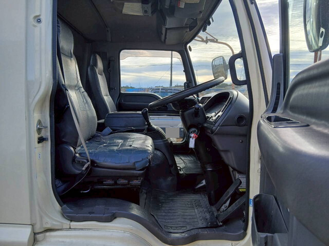 いすゞフォワードタンク車（タンクローリー）中型（4t）[写真23]