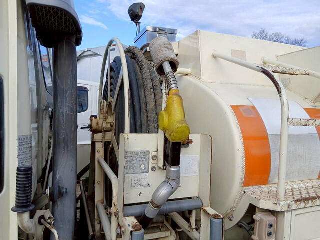 いすゞフォワードタンク車（タンクローリー）中型（4t）[写真26]