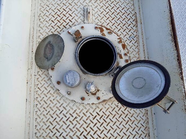 いすゞフォワードタンク車（タンクローリー）中型（4t）[写真32]