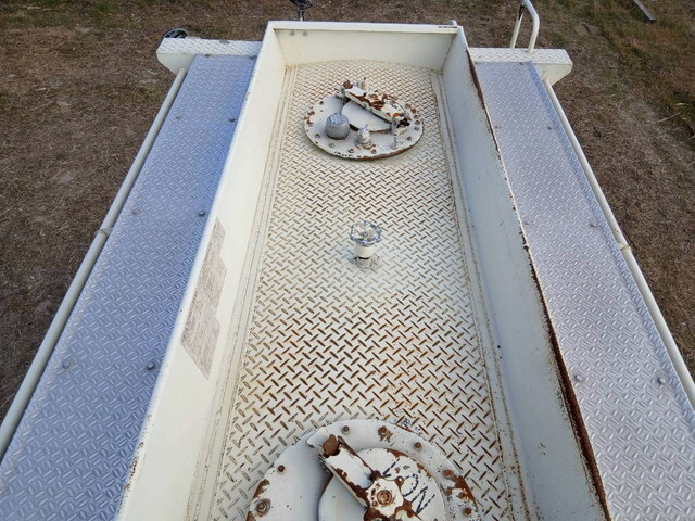 いすゞフォワードタンク車（タンクローリー）中型（4t）[写真34]