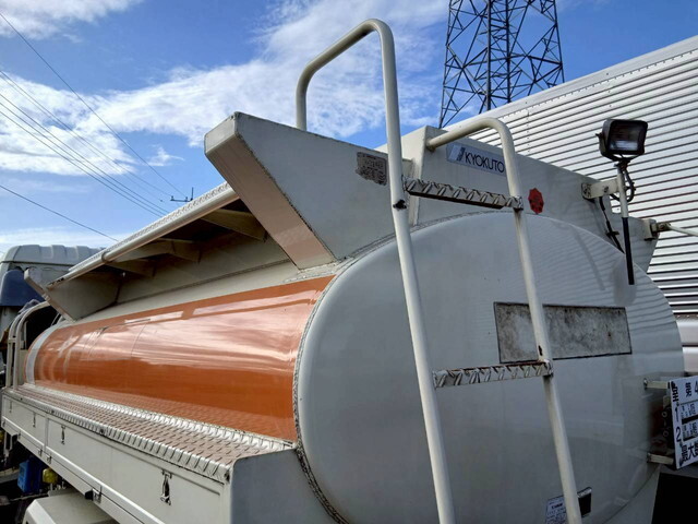 いすゞフォワードタンク車（タンクローリー）中型（4t）[写真07]