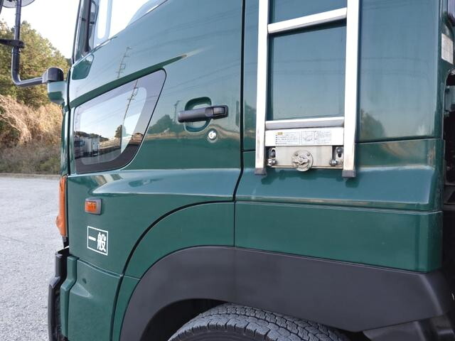 日野プロフィア平ボディ大型（10t）[写真11]