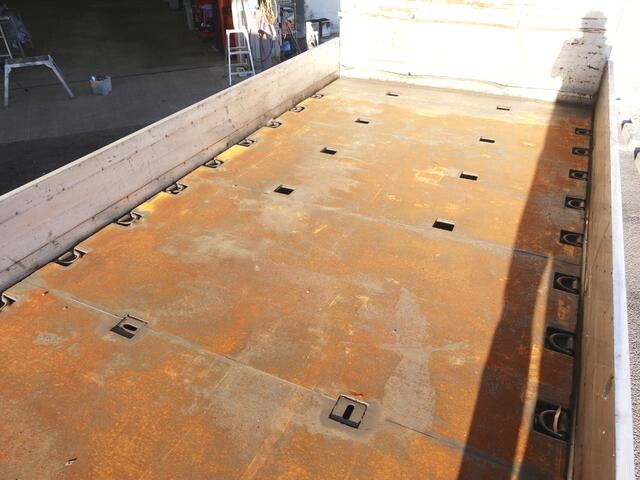 UDトラックスコンドル平ボディ増トン（6t・8t）[写真14]