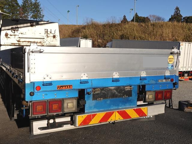 UDトラックスコンドル平ボディ増トン（6t・8t）[写真02]