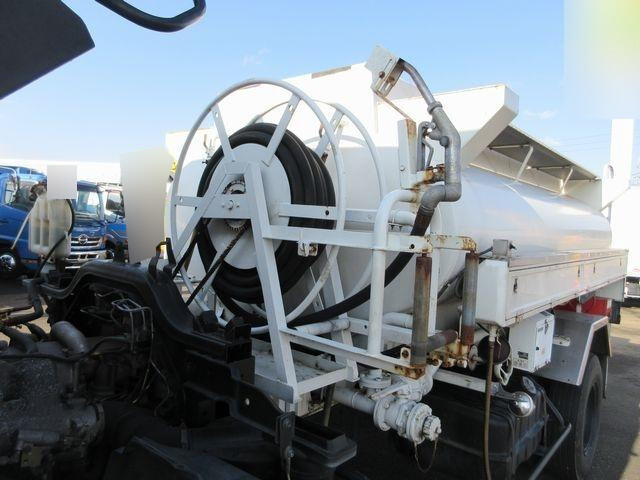 いすゞフォワードタンク車（タンクローリー）中型（4t）[写真10]