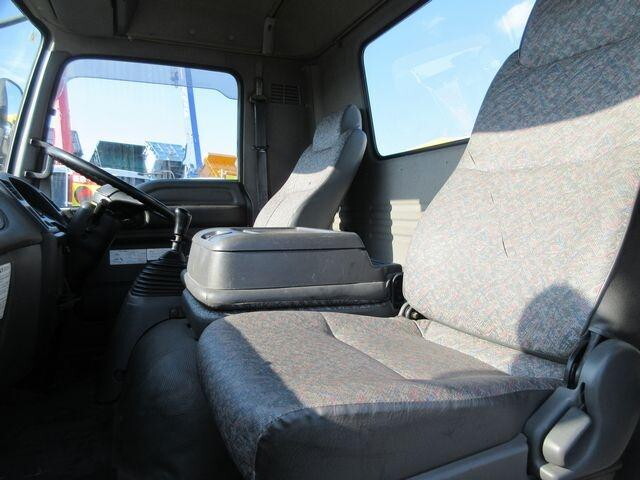 いすゞフォワードタンク車（タンクローリー）中型（4t）[写真37]