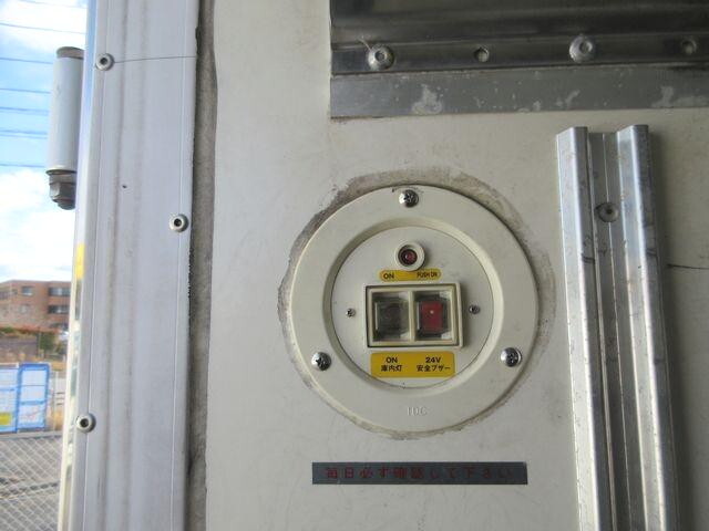 いすゞフォワード冷凍車（冷蔵車）中型（4t）[写真19]