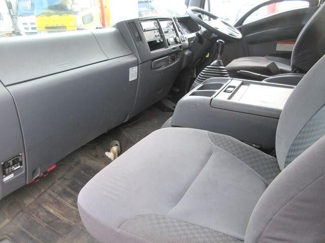 いすゞフォワード冷凍車（冷蔵車）中型（4t）[写真31]