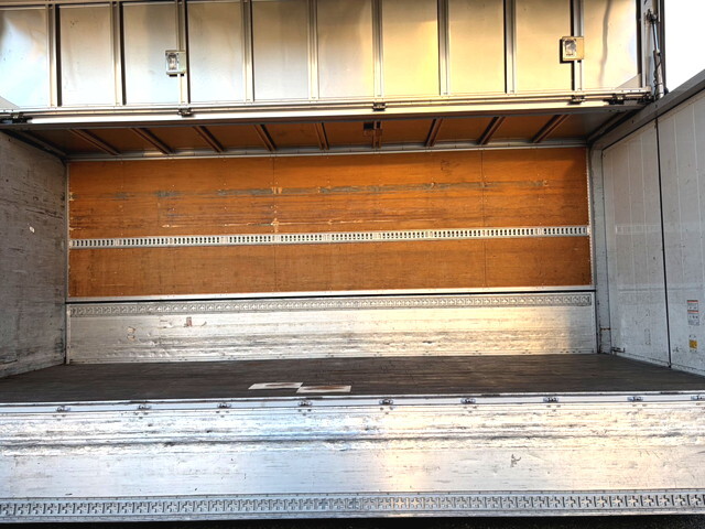 いすゞフォワードアルミウイング中型（4t）[写真11]