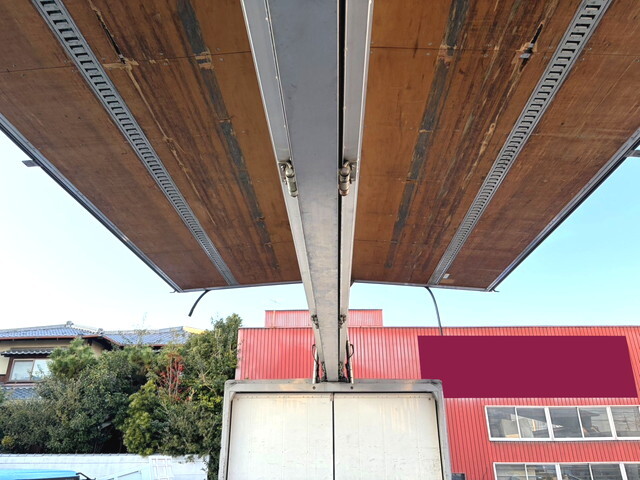 いすゞフォワードアルミウイング中型（4t）[写真13]