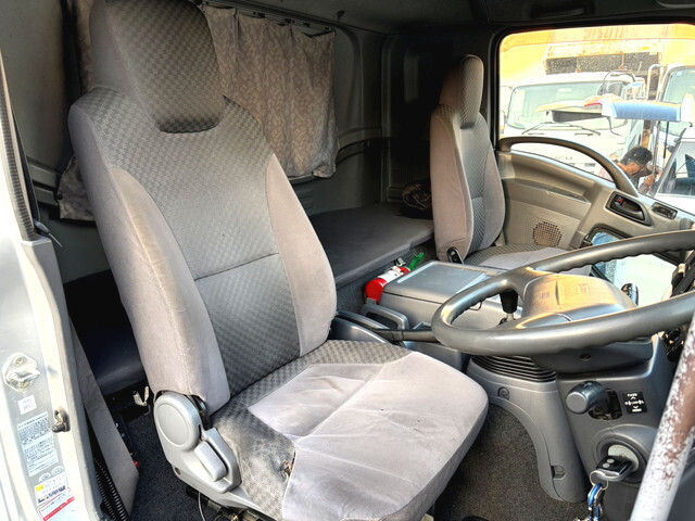 いすゞフォワードアルミウイング中型（4t）[写真28]