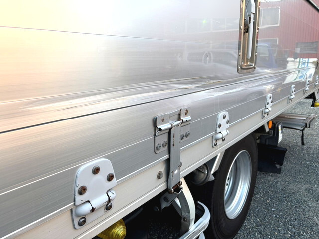 いすゞフォワードアルミウイング中型（4t）[写真38]