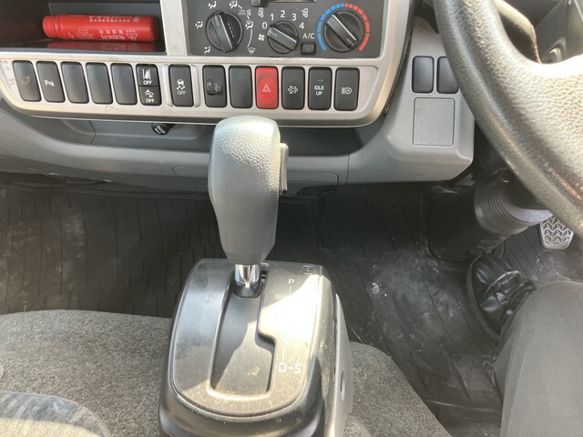 トヨタトヨエース平ボディ小型（2t・3t）[写真07]