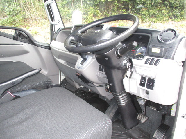 三菱ふそうキャンター冷凍車（冷蔵車）小型（2t・3t）[写真23]