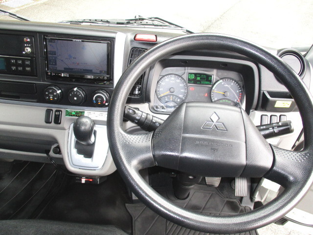 三菱ふそうキャンター冷凍車（冷蔵車）小型（2t・3t）[写真28]