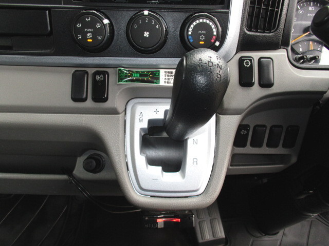 三菱ふそうキャンター冷凍車（冷蔵車）小型（2t・3t）[写真29]