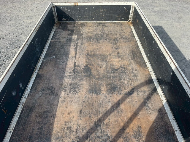 いすゞエルフ平ボディ小型（2t・3t）[写真13]