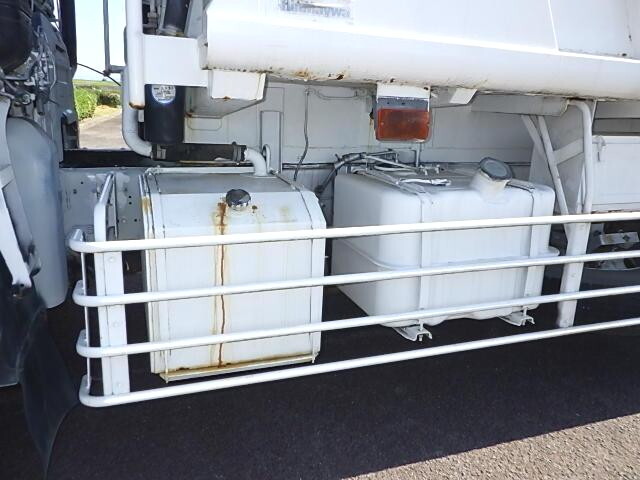 いすゞギガパッカー車（塵芥車）大型（10t）[写真17]