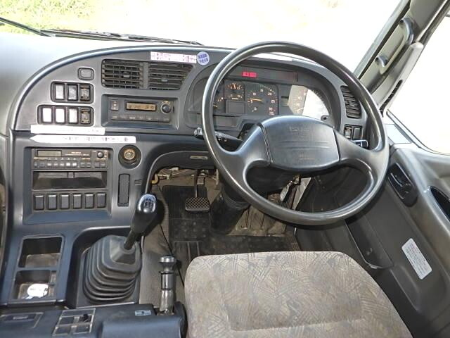 いすゞギガパッカー車（塵芥車）大型（10t）[写真25]