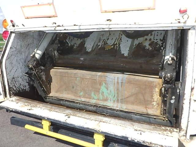 いすゞギガパッカー車（塵芥車）大型（10t）[写真06]