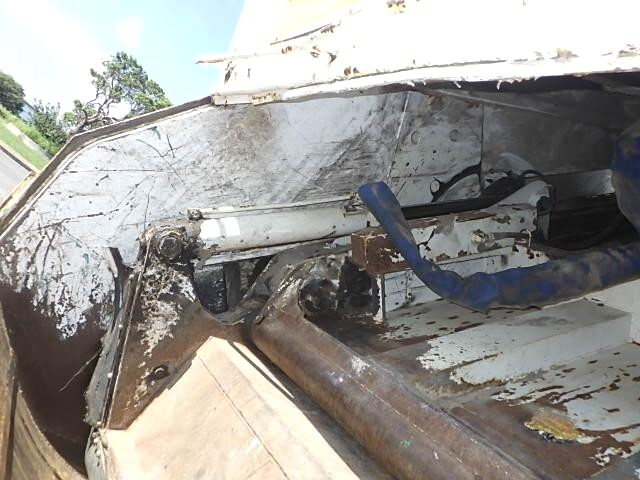 いすゞギガパッカー車（塵芥車）大型（10t）[写真07]