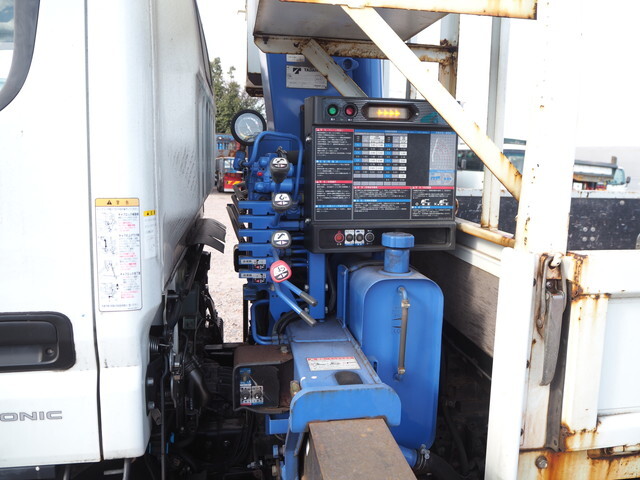 三菱ふそうキャンタークレーン3段小型（2t・3t）[写真13]