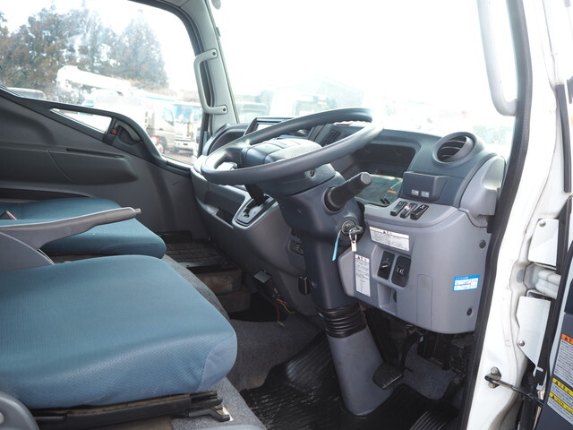 三菱ふそうキャンタークレーン3段小型（2t・3t）[写真34]