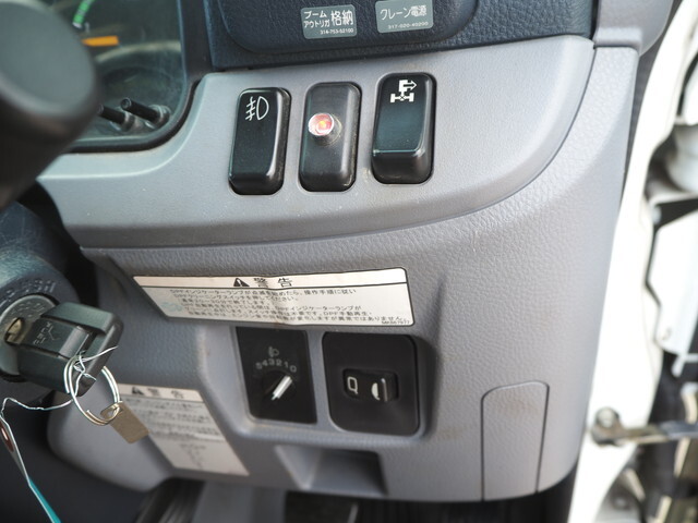 三菱ふそうキャンタークレーン3段小型（2t・3t）[写真38]