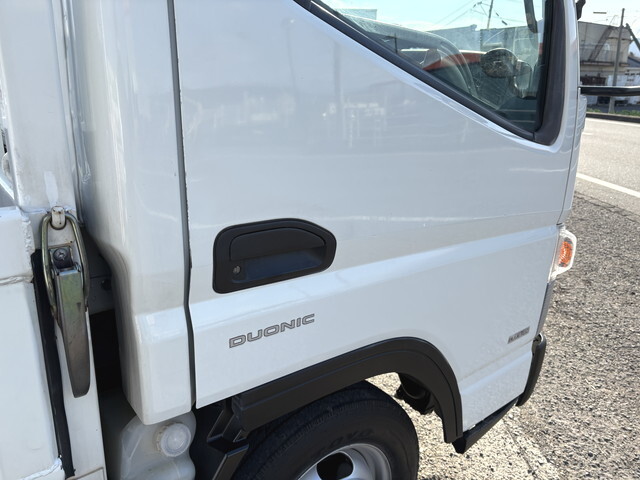 三菱ふそうキャンター平ボディ小型（2t・3t）[写真10]