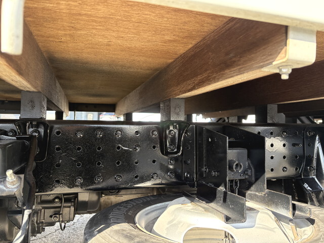 三菱ふそうキャンター平ボディ小型（2t・3t）[写真13]