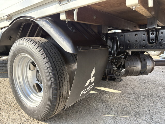 三菱ふそうキャンター平ボディ小型（2t・3t）[写真16]