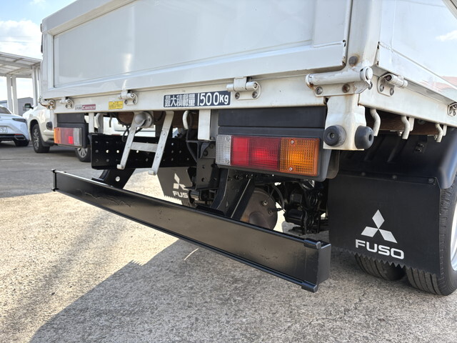 三菱ふそうキャンター平ボディ小型（2t・3t）[写真20]