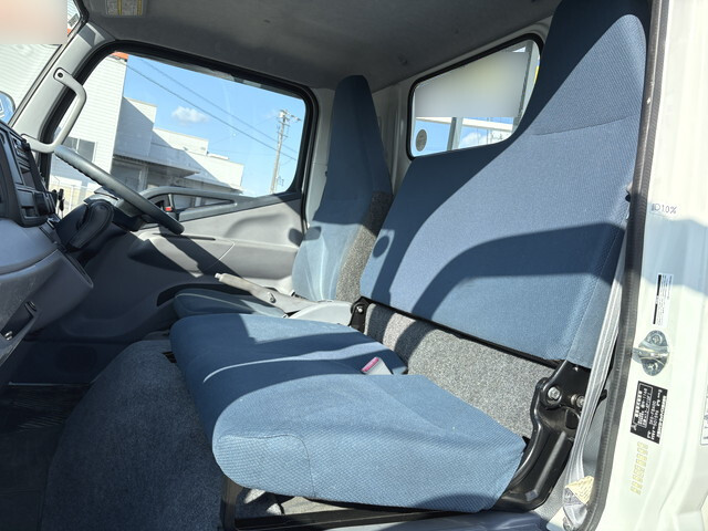 三菱ふそうキャンター平ボディ小型（2t・3t）[写真08]