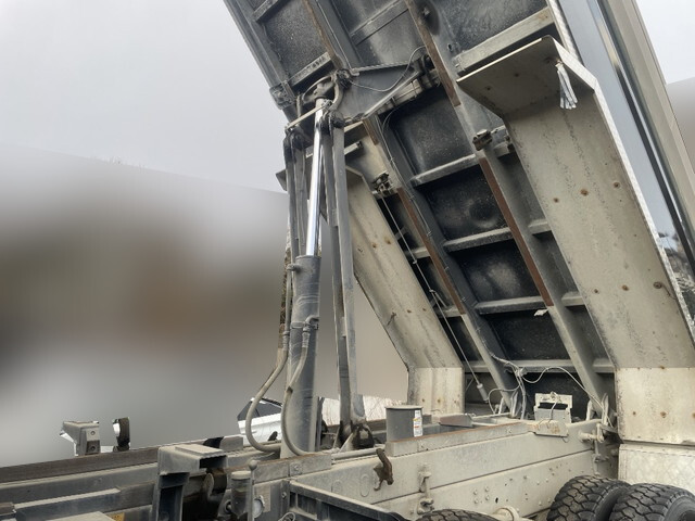 いすゞギガダンプ大型（10t）[写真11]