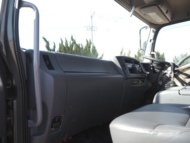 いすゞフォワード平ボディ増トン（6t・8t）[写真31]