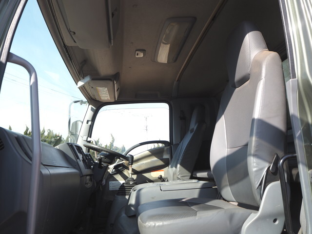 いすゞフォワード平ボディ増トン（6t・8t）[写真33]