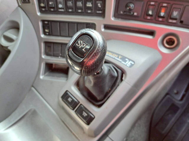 UDトラックスクオンアルミブロック大型（10t）[写真11]