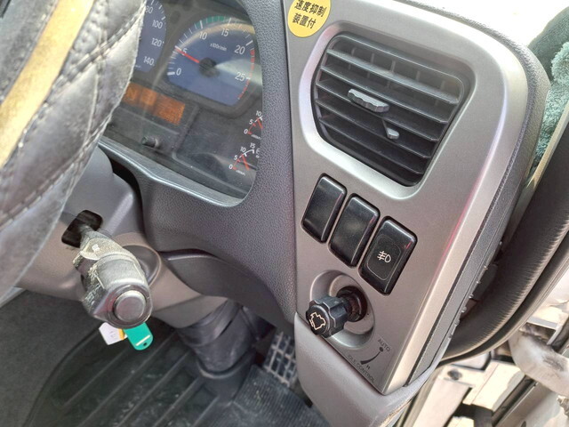 UDトラックスクオンアルミブロック大型（10t）[写真15]