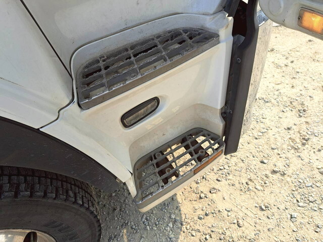 UDトラックスクオンアルミブロック大型（10t）[写真19]