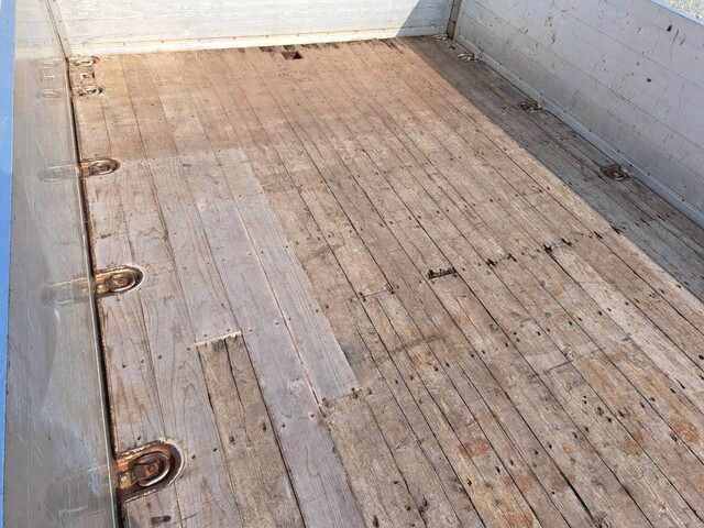 UDトラックスクオンアルミブロック大型（10t）[写真29]