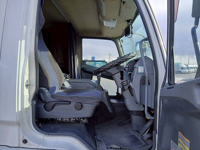 三菱ふそうファイターアルミウイング中型（4t）[写真32]